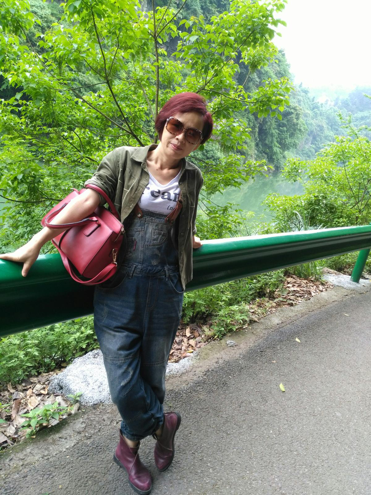 48岁离异女征婚照片(id:92355912)_湖南湘西土家族州