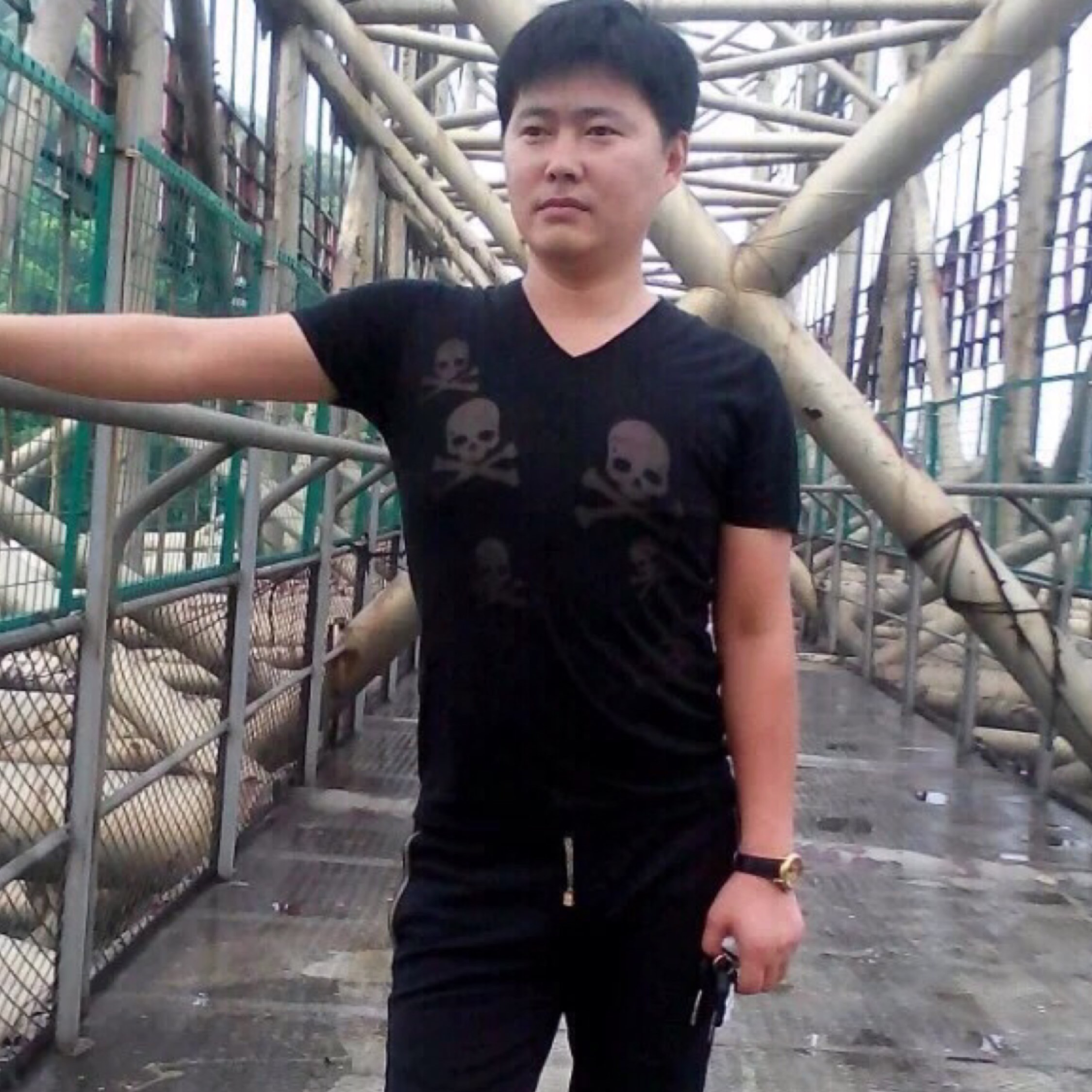 丑丑男照片