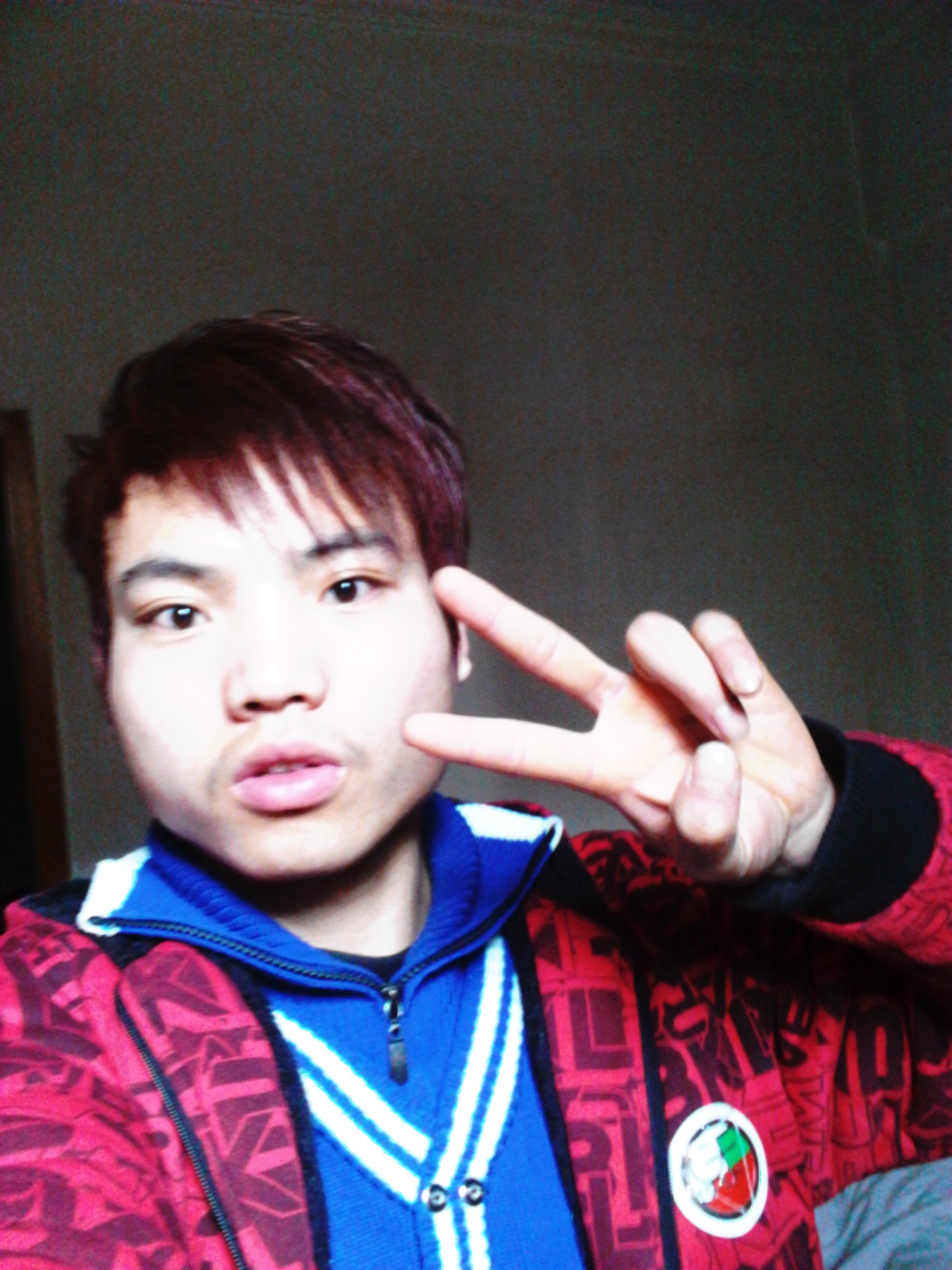 阳光帅气小男孩