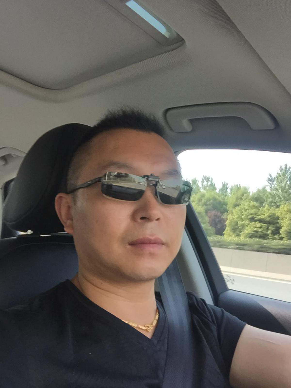 40岁离异男征婚照片(id:91642956)